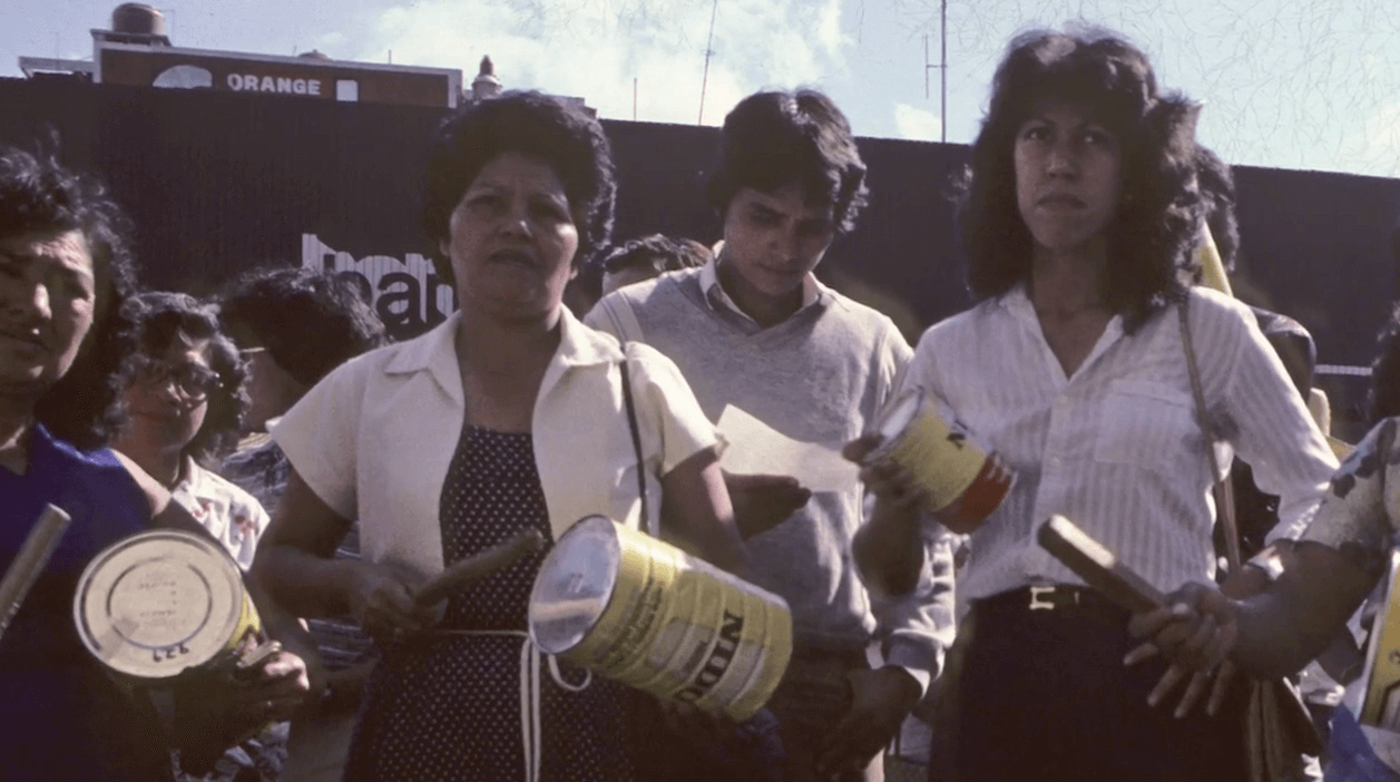  Aura Elena Farfán exige por la aparición de su hermano Rubén. 